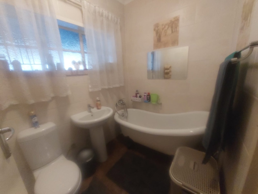 4 Bedroom Property for Sale in Oos Einde North West